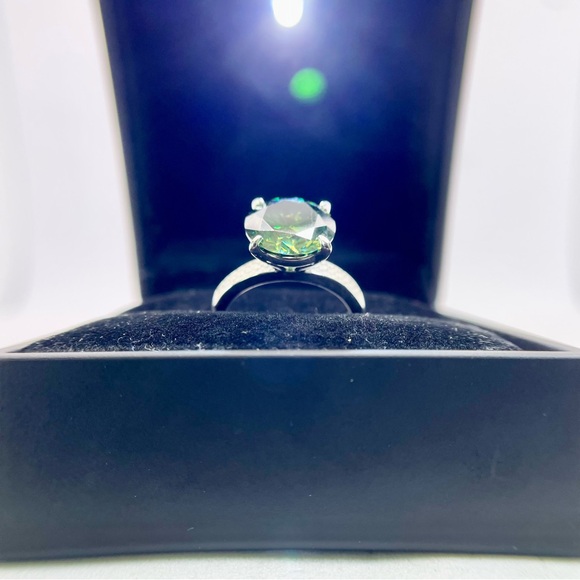 5 Carat Green Moissanite Ring 18K White Gold 925 Silver Wedding Anniversary - Picture 5 of 14